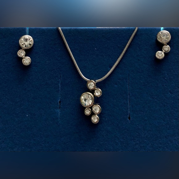 Avon Bezel Set Rhinestone Necklace & Earrings - Picture 2 of 6